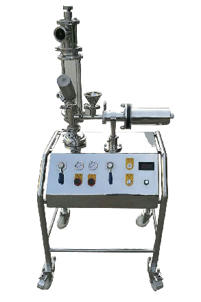 實驗室中小型<a href=http://83b8.cn/chanpin/27.html target=_blank class=infotextkey>氣流粉碎機</a>